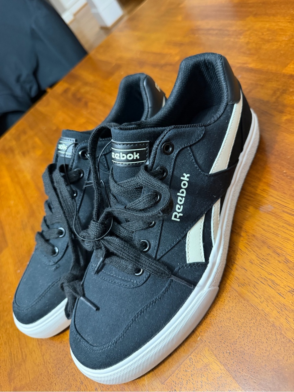 Brand New REEBOK Men’s Size 10 Medium Black Retro Sneakers